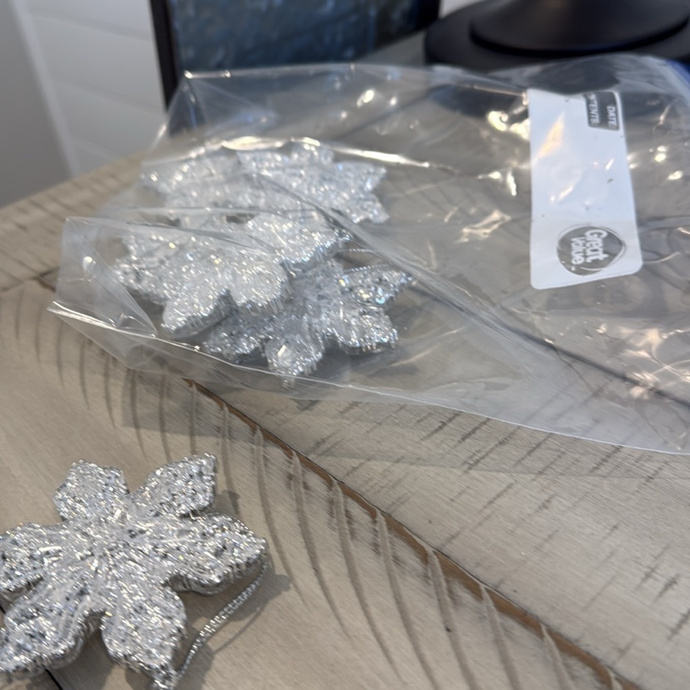 Snowflake ornaments - Picture 4 of 4